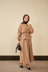 Çift Cep Görünümlü Bel Bağlamalı Etekli Takım Vizon