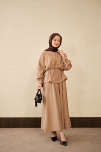 Çift Cep Görünümlü Bel Bağlamalı Etekli Takım Vizon