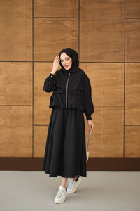 Çift Cep Görünümlü Fermuarlı Etekli Takım Siyah