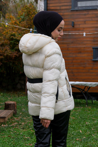 Çift Cep Kapüşonlu Mont Krem