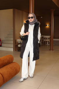 Çift Cepli Kapüşonlu Yelek Siyah