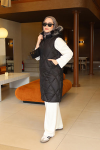 Çift Cepli Kapüşonlu Yelek Siyah