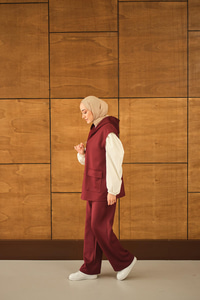 Çift Cepli Kapüşonlu Yelekli Takım Bordo