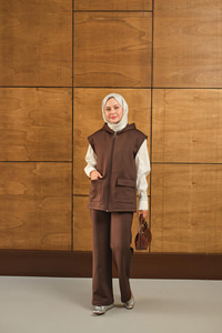 Çift Cepli Kapüşonlu Yelekli Takım Kahverengi