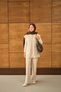 Çift Cepli Kapüşonlu Yelekli Takım Krem