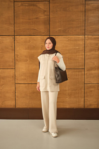 Çift Cepli Kapüşonlu Yelekli Takım Krem