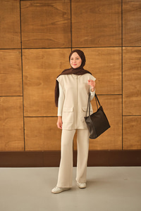 Çift Cepli Kapüşonlu Yelekli Takım Krem