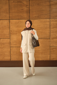 Çift Cepli Kapüşonlu Yelekli Takım Krem