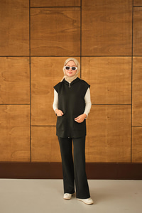 Çift Cepli Kapüşonlu Yelekli Takım Siyah