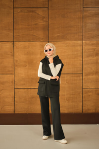 Çift Cepli Kapüşonlu Yelekli Takım Siyah