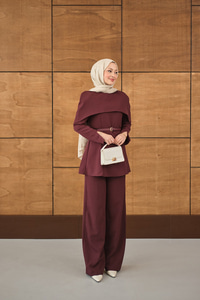 Çıkarılabilir Pelerin Detaylı Takım Bordo