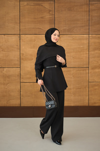 Çıkarılabilir Pelerin Detaylı Takım Siyah