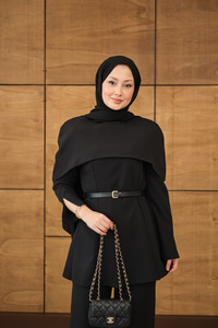 Çıkarılabilir Pelerin Detaylı Takım Siyah