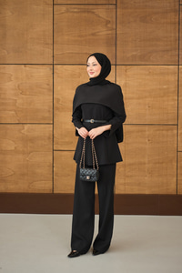 Çıkarılabilir Pelerin Detaylı Takım Siyah