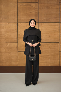 Çıkarılabilir Pelerin Detaylı Takım Siyah