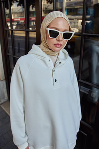 Çıt Çıt Detay Kapüşonlu Sweat Beyaz