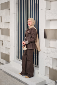 Çıt Çıt Detaylı Dikiş Detay Bel Bağlamalı Takım Kahverengi