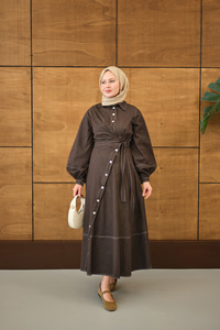 Çıtçıtlı Dikiş İz Detay Yandan Bağlamalı Kot Elbise Kahverengi