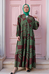 Çizgi Desenli Önden Düğmeli V Yaka Elbise Kahverengi