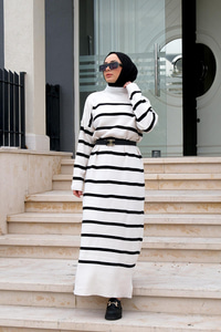 Çizgili Balıkçı Yaka Triko Elbise Beyaz