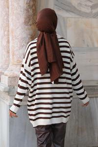 Çizgili Boğazlı Triko Kazak Kahverengi