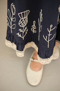 Dantel Ve Çiçek Nakışlı Etek Lacivert