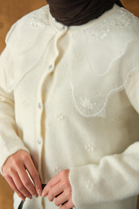 Dantel Yaka Püsküllü Hırka Ekru