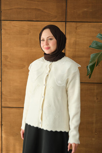 Dantel Yaka Püsküllü Hırka Ekru