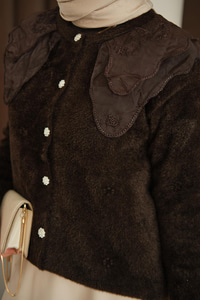 Dantel Yaka Püsküllü Hırka Kahverengi