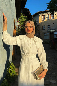 Dantelli Bebe Yaka Elbise Ekru