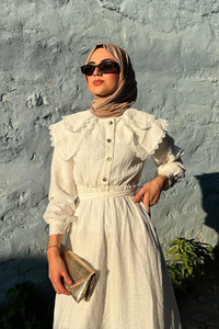 Dantelli Bebe Yaka Elbise Ekru