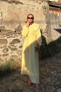 Dantelli Bebe Yaka Elbise Sarı