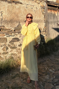 Dantelli Bebe Yaka Elbise Sarı