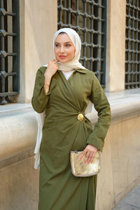 Deniz Kabuğu Broşlu Elbise Koyu Yeşil