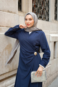 Deniz Kabuğu Broşlu Elbise Lacivert