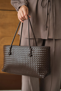 Deri Detay İşlemeli Çanta Kahverengi