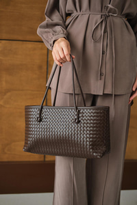 Deri Detay İşlemeli Çanta Kahverengi