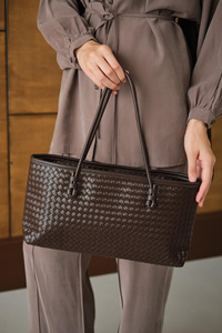 Deri Detay İşlemeli Çanta Kahverengi