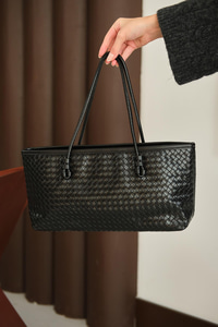 Deri Detay İşlemeli Çanta Siyah