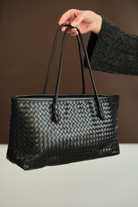 Deri Detay İşlemeli Çanta Siyah