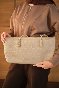 Deri Detay İşlemeli Çanta Vizon