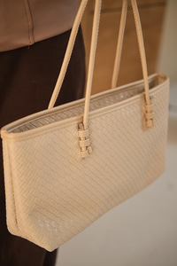 Deri Detay İşlemeli Çanta Vizon