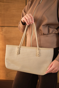 Deri Detay İşlemeli Çanta Vizon