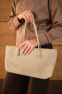 Deri Detay İşlemeli Çanta Vizon