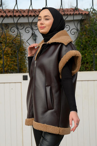 Deri Görünümlü Kürklü Yelek Acı Kahve