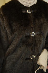 Deri Kemer Tüylü Uzun Kaban Kahverengi