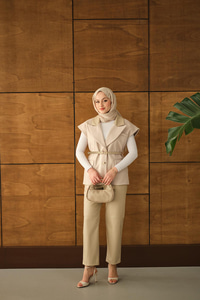 Deri Pantolonlu Yelekli Takım Krem