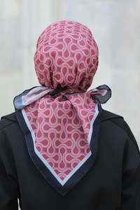 Desenli Soft Eşarp Vişne Çürüğü