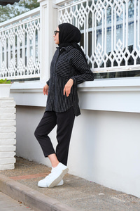 Dik Çizgili Cepli Gömlek Siyah