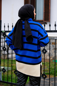 Dik Yaka Çizgili Triko Kazak Saks Mavi